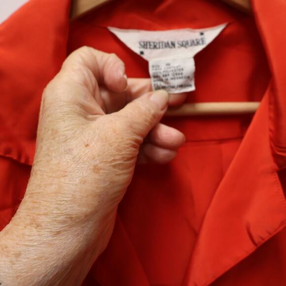 Sheridan Square Red Blouse Shoulder Tabs Short Sleeves Button Front Size 16 - Picture 4 of 13